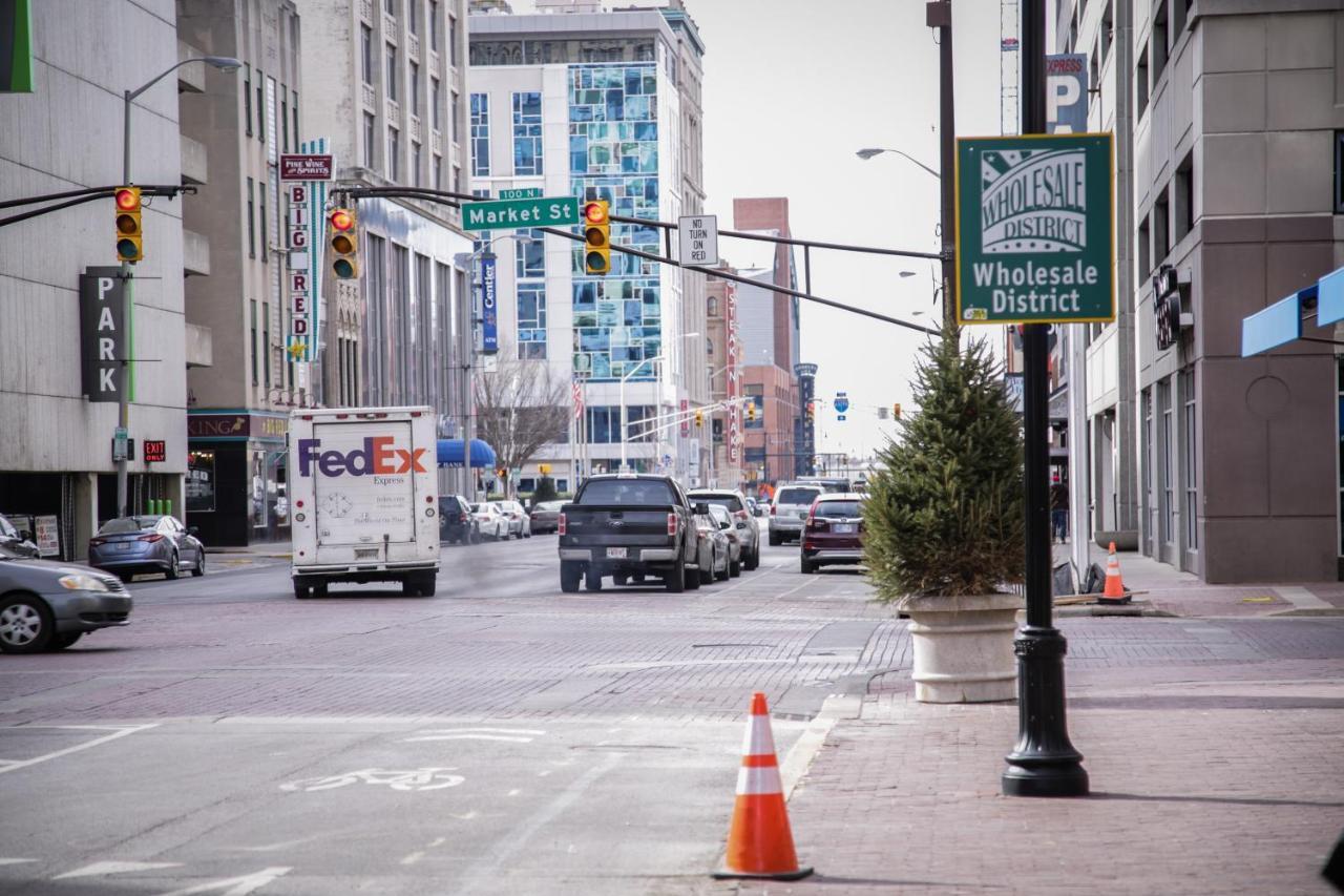 インディアナポリスFrontdesk Penn Street Tower Apts Downtown Indyアパートメント エクステリア 写真
