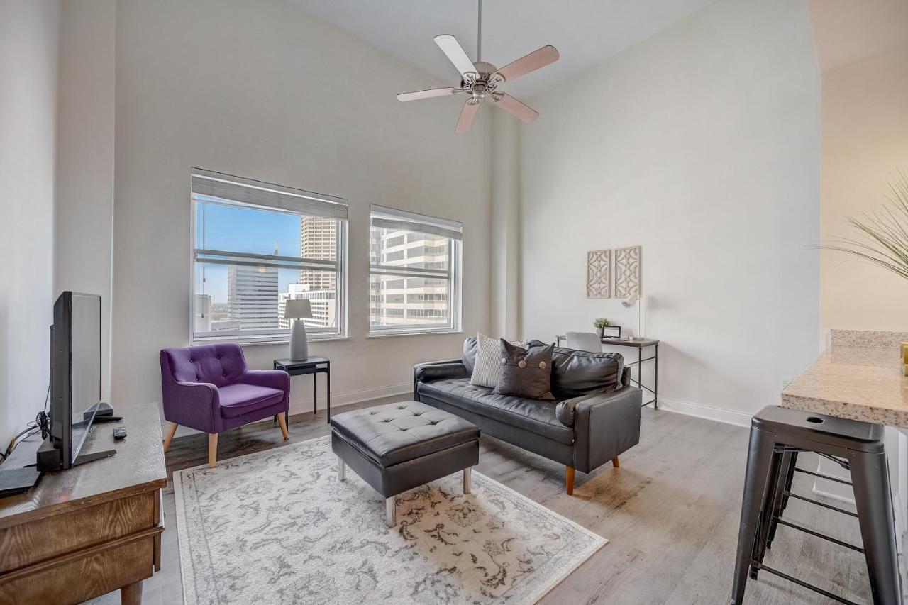 インディアナポリスFrontdesk Penn Street Tower Apts Downtown Indyアパートメント 部屋 写真